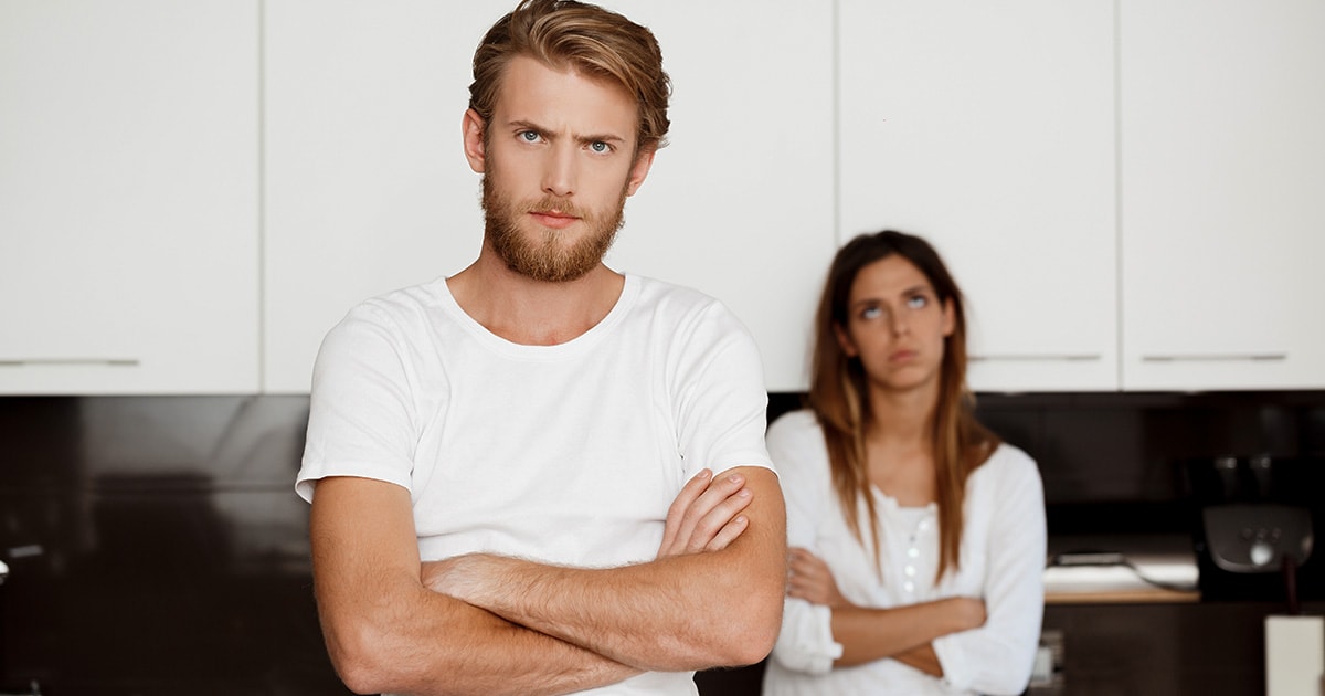 Párkapcsolati beszélgetés egy nárcisztikus és egy megértő kommunikációt folytató között – feszültség és megértés váltakozása